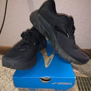 Brooks Running Sneakers